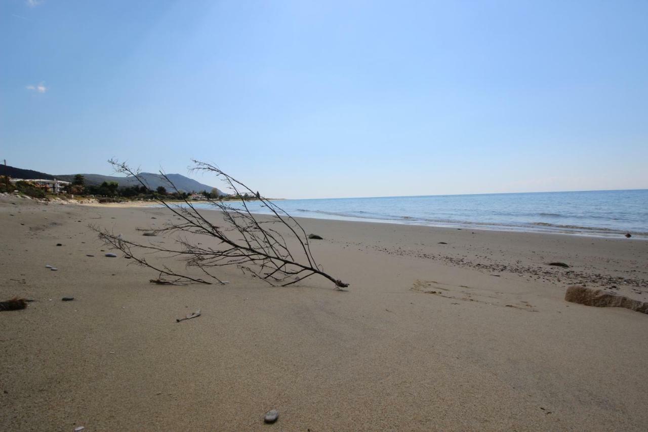 Kariani Beach Apartment Екстер'єр фото