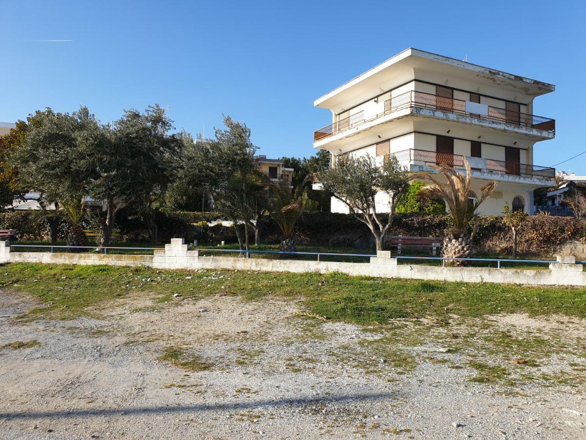 Kariani Beach Apartment Екстер'єр фото